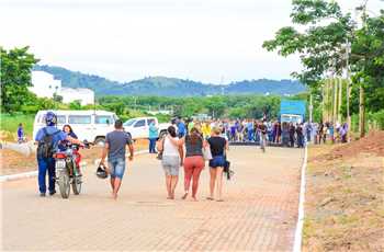 Prefeitura entrega Estradão do Penha e moradores da região comemoram